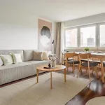 Global Living - Design I Terrace I Kitchen I Smart-tv I Parking Space I * München