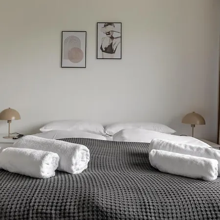 Apartmán Global Living - Design I Terrace I Kitchen I Smart-tv I Parking Space I *