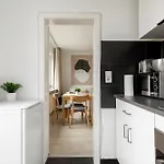 Global Living - Design I Terrace I Kitchen I Smart-tv I Parking Space I * Munich